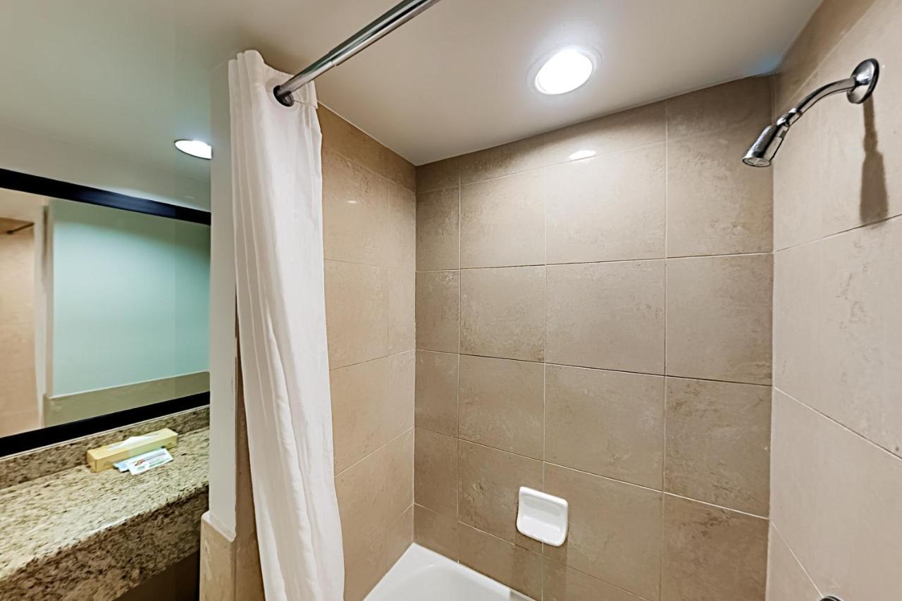 Aqua Palms Waikiki Ocean View Lanai Parking Included Honolulu Exterior foto