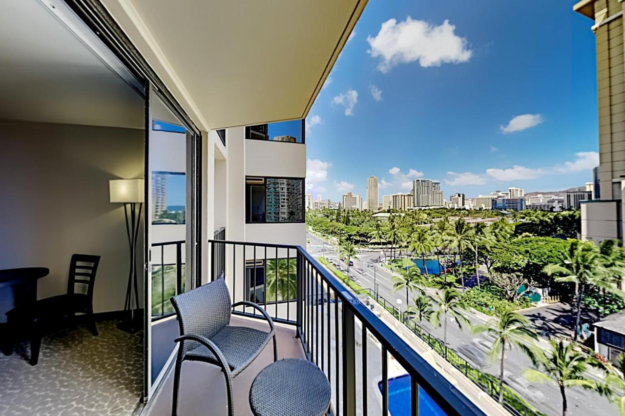 Aqua Palms Waikiki Ocean View Lanai Parking Included Honolulu Exterior foto
