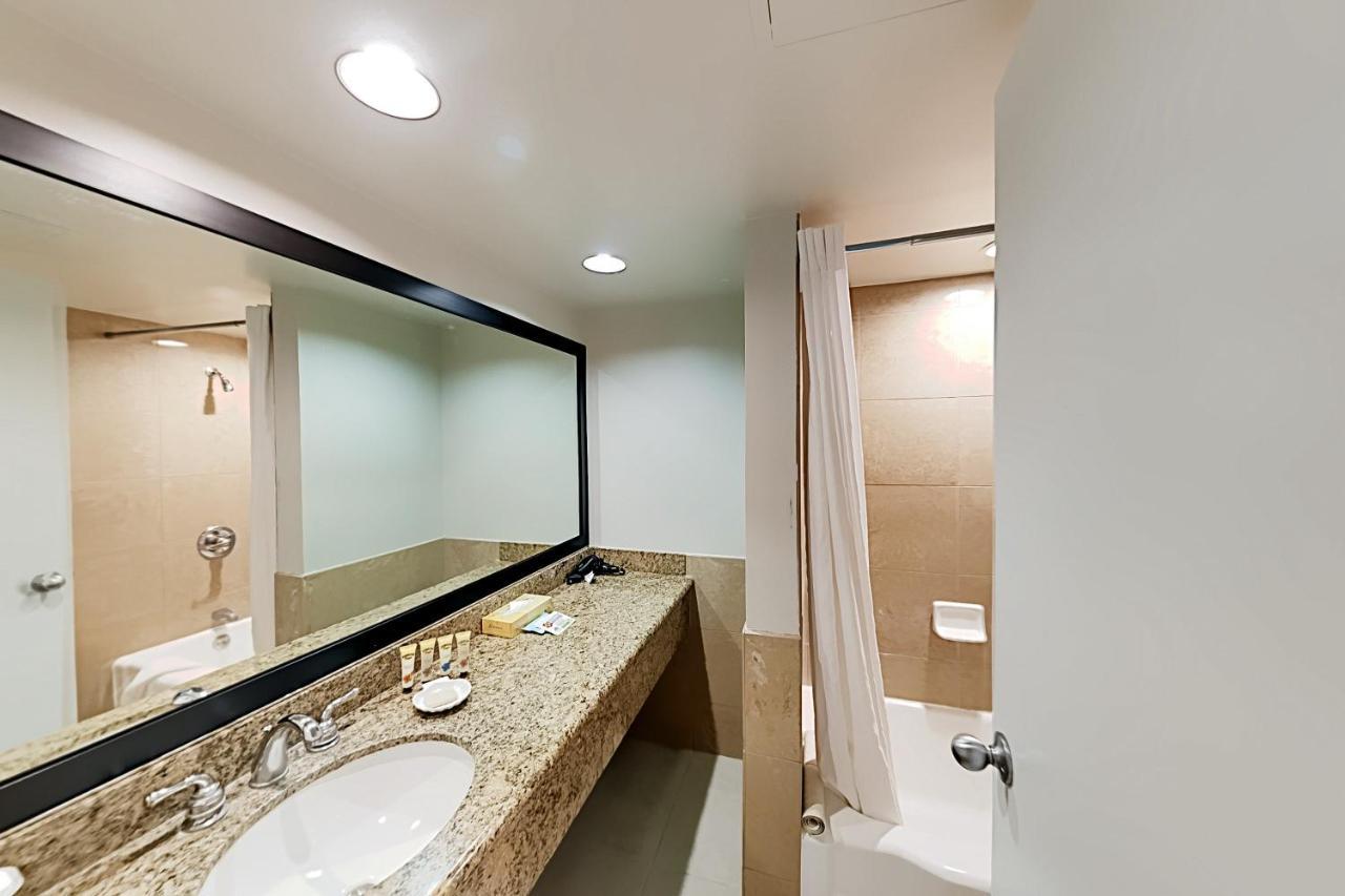 Aqua Palms Waikiki Ocean View Lanai Parking Included Honolulu Exterior foto